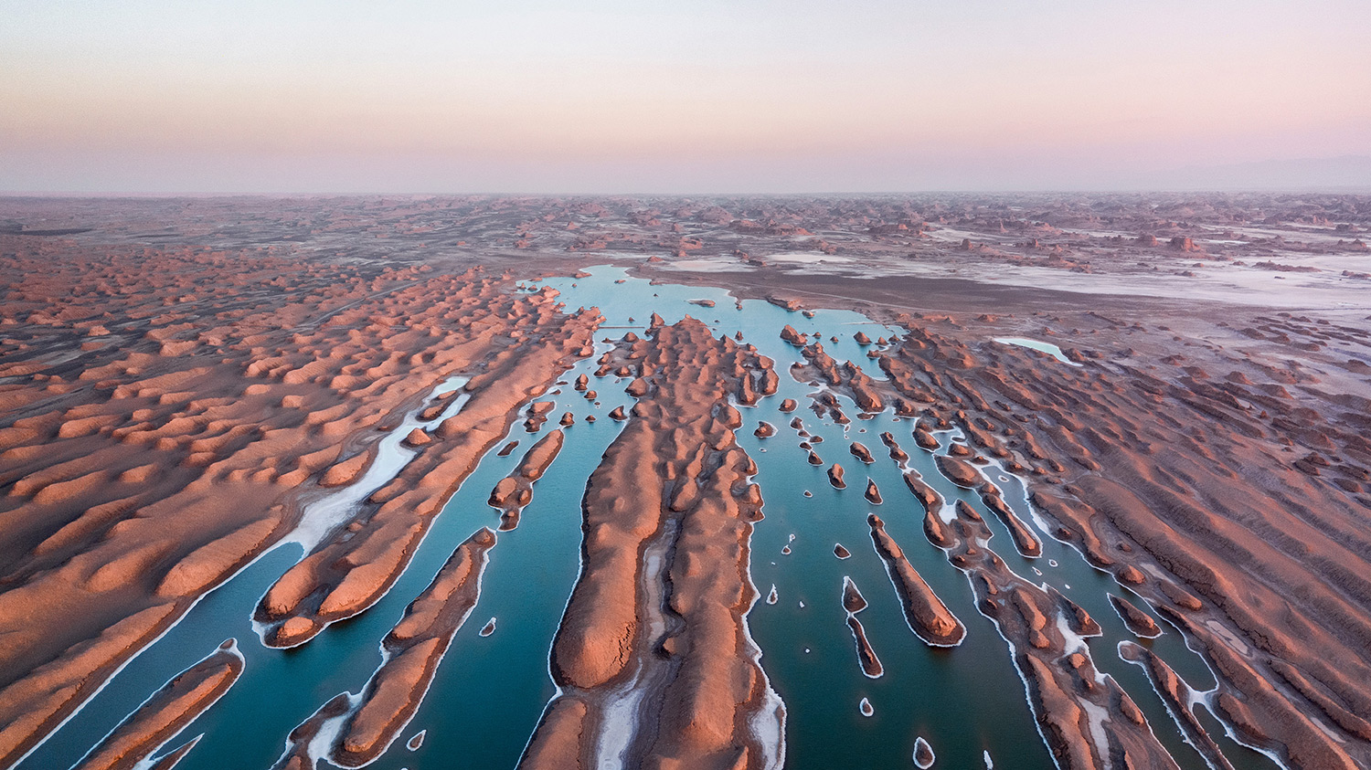 A lake in the heart of the desert