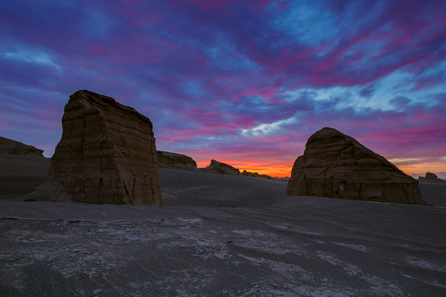 Game Color in the desert