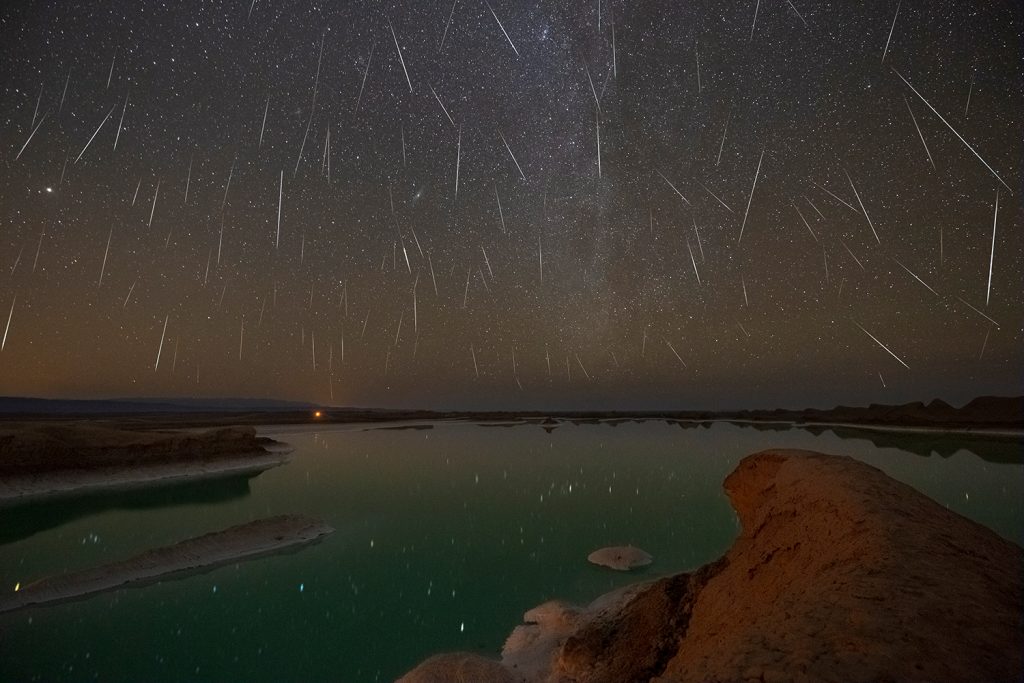 Meteor shower in the lake